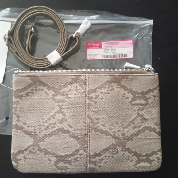 Thirty Handbags - Thirty One Street Style Crossbody